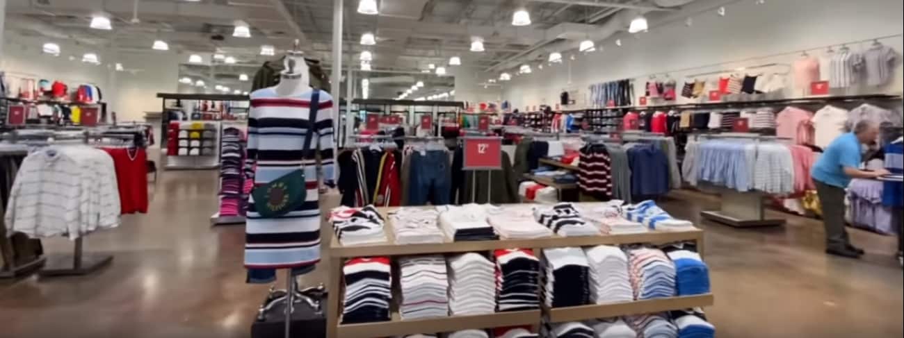 Tommy Hilfiger store at the Fashion Outlets of Chicago mall in